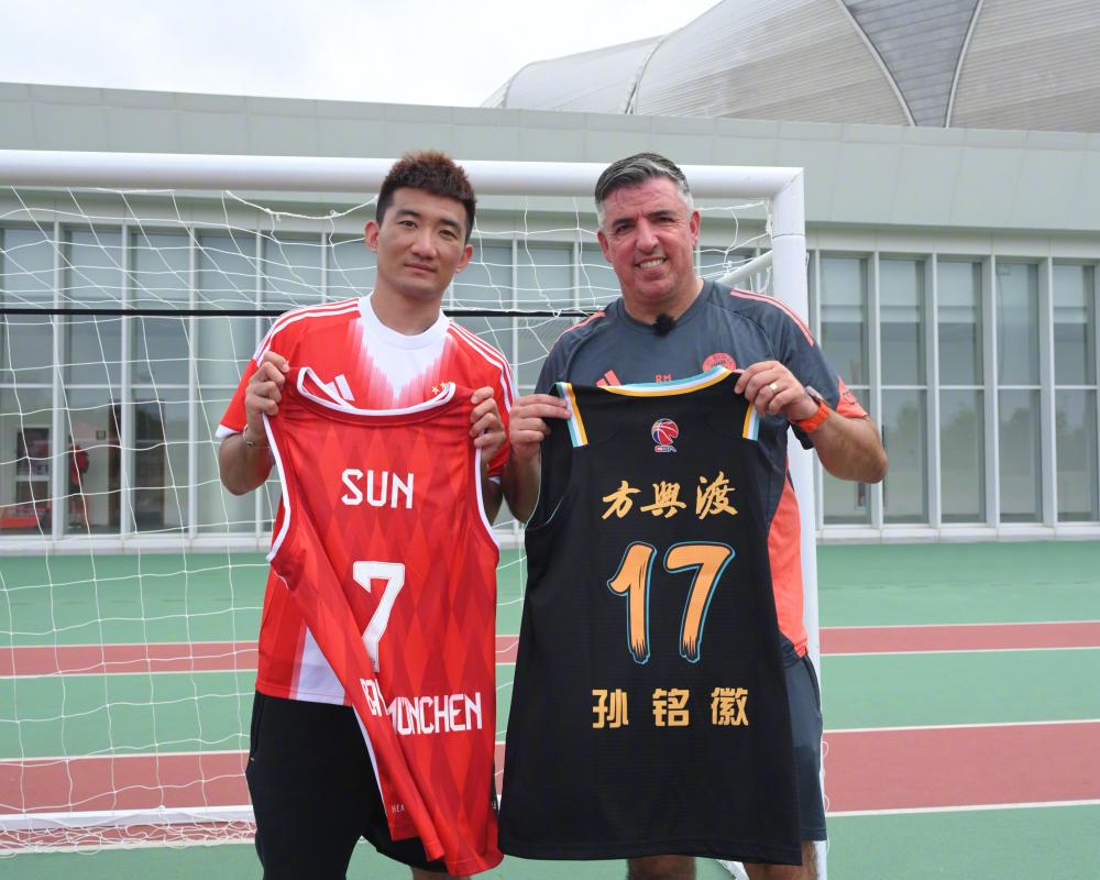 关于快船轻取广东队,孙铭徽状态火热的信息 关于快船轻取广东队,孙铭徽状态火热的信息