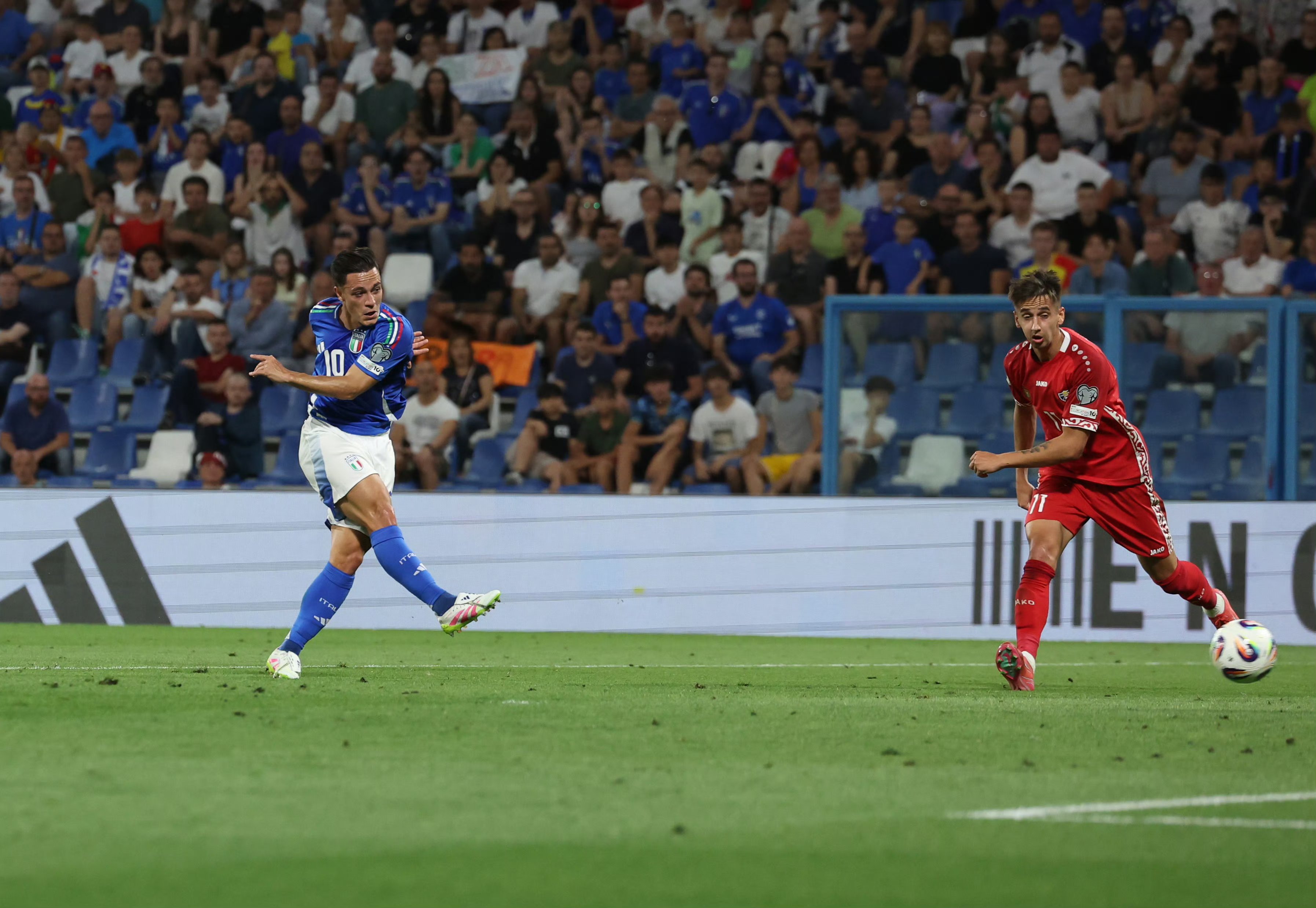 关于巴黎轻取荷兰,苏亚雷斯点燃赛场的信息 关于巴黎轻取荷兰,苏亚雷斯点燃赛场的信息