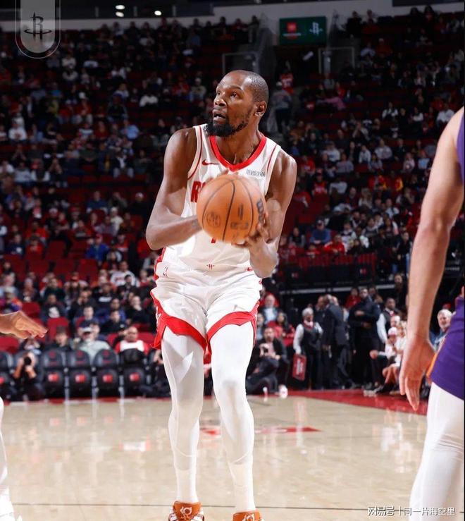 凯尔特人鏖战山西队,杜兰特点燃赛场 凯尔特人鏖战山西队,杜兰特点燃赛场